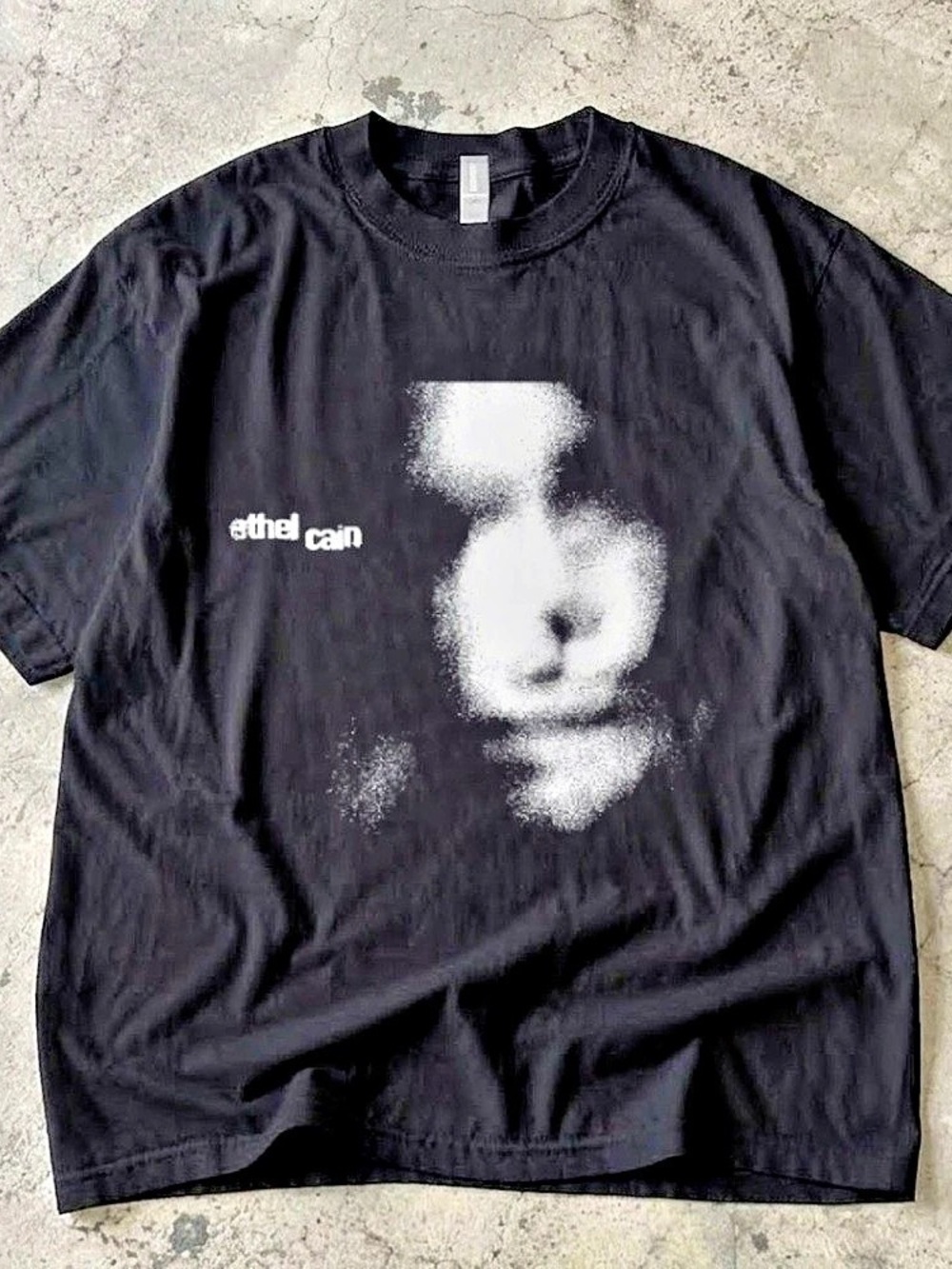 Gildan 5000 Heavy Cotton Tee Graphic Tee in Black